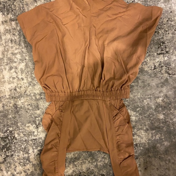 Ruffle sleeve romper - Picture 2 of 3